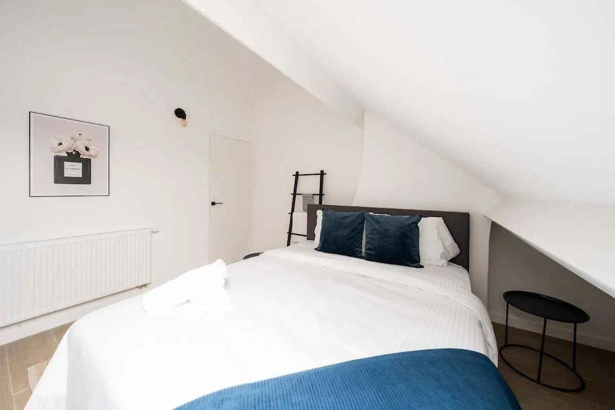 Appartamento Inviting 5-Person Duplex In Vibrant Anversa